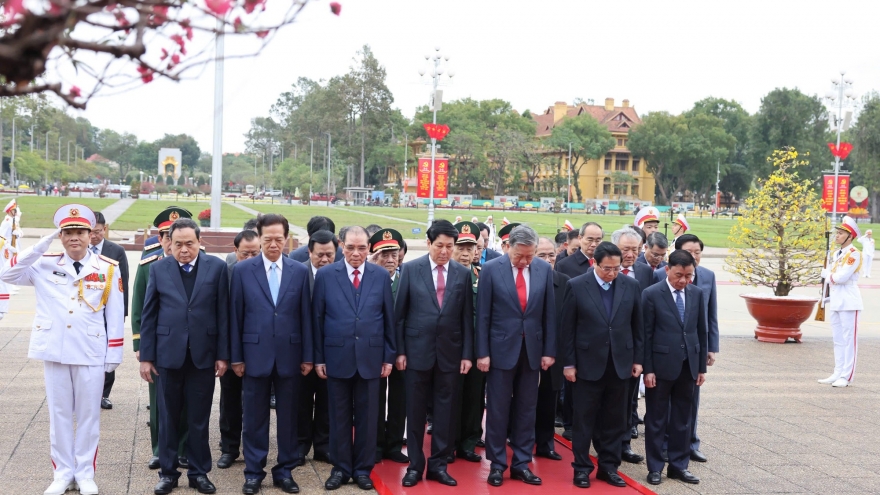 Party, State leaders pay tribute to President Ho Chi Minh on CPV’s founding anniversary